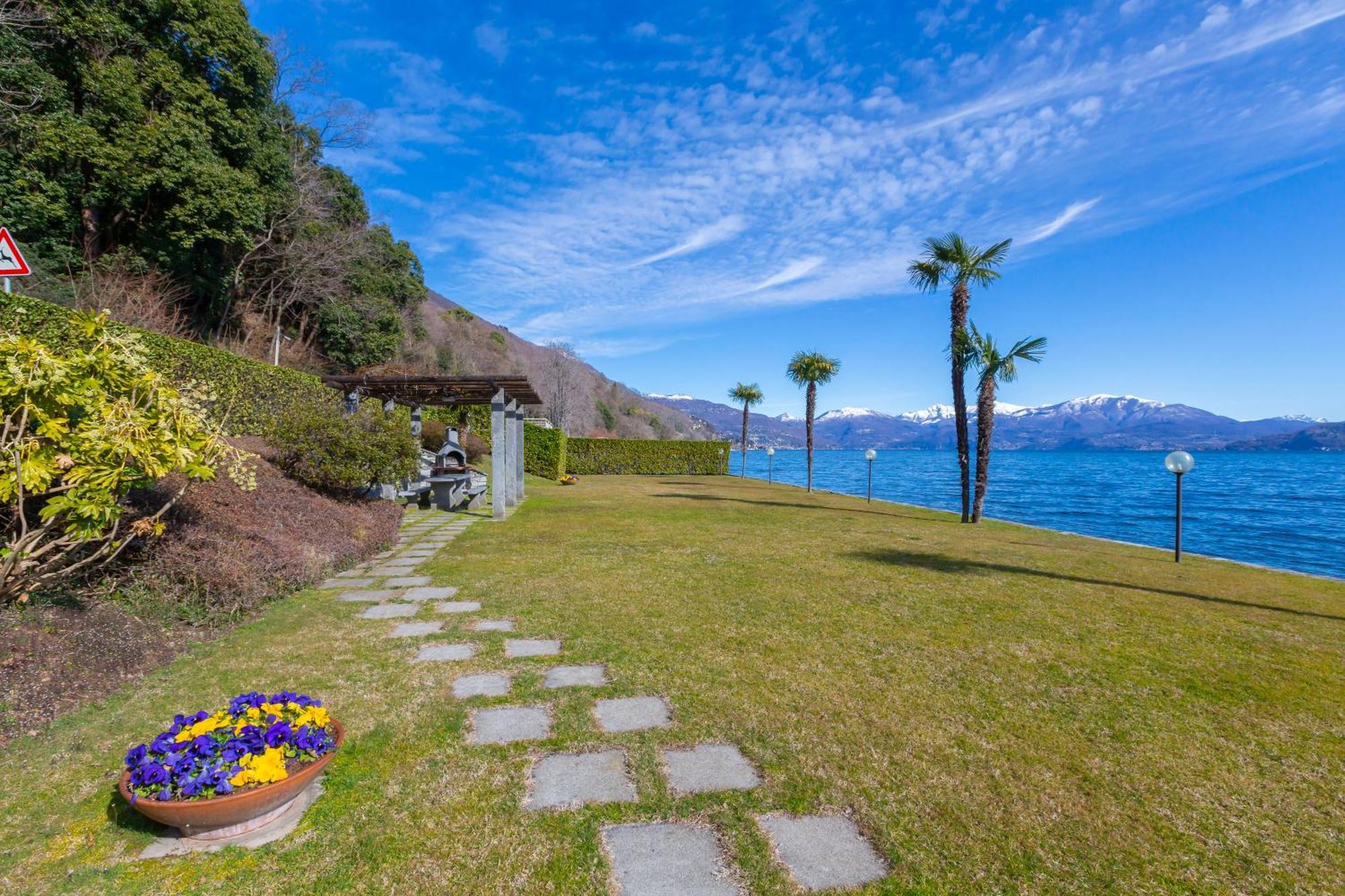 Blu Lake Apartment On Ghiffa Beach - Happy Rentals Luaran gambar