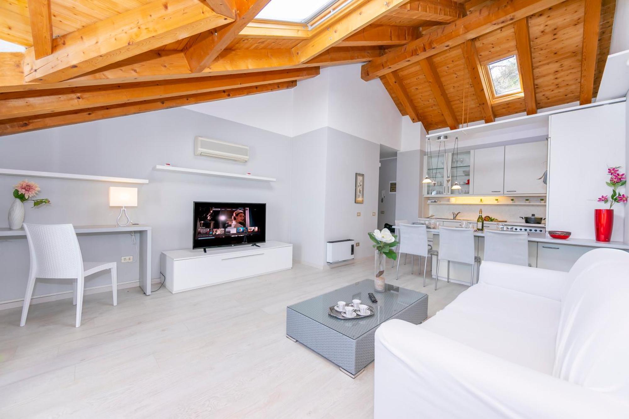 Blu Lake Apartment On Ghiffa Beach - Happy Rentals Luaran gambar